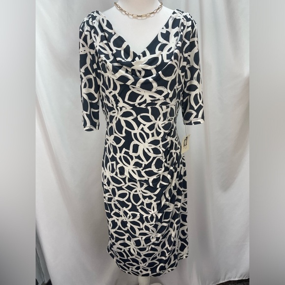 Anne Klein Dresses & Skirts - Anne Klein Elegant Slate and light cream floral Patterned Dress women’s size 8
